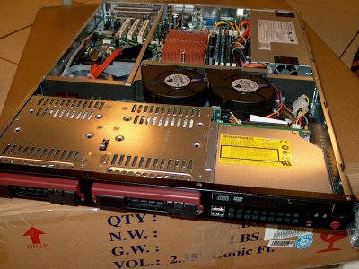 un serveur dédié récemment installé (décembre 2006) - 37.7&nbsp;ko